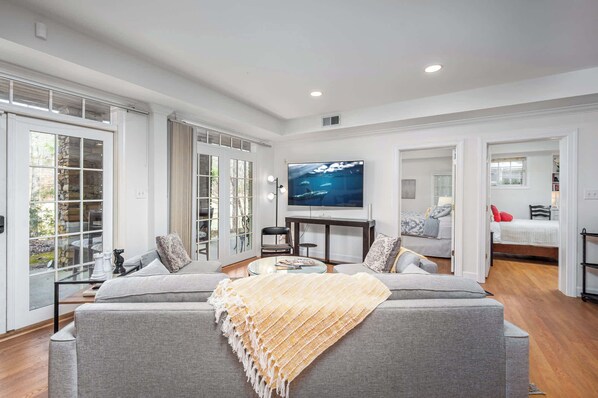 3 makuuhuonetta, silitysrauta/-lauta, Wi-Fi, vuodevaatteet