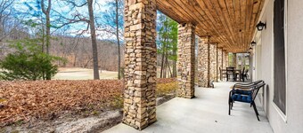 The Clubhouse Hideaway - The Greenview Den