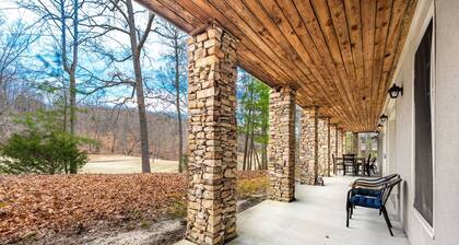 The Clubhouse Hideaway - The Greenview Den