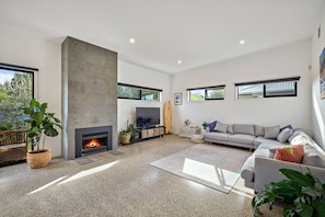 Smart TV, fireplace, ping pong