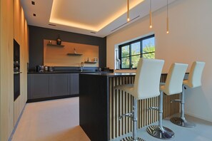 Fridge, microwave, oven, dishwasher - Villa Deva - 5 Bedrooms - Heated Pool (Cannes)