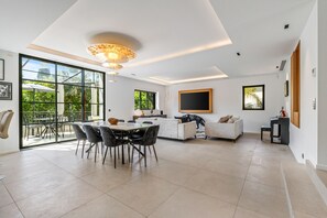 TV - Villa Deva - 5 Bedrooms - Heated Pool (Cannes)