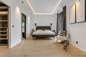 5 bedrooms, in-room safe, iron/ironing board, free WiFi - Villa Deva - 5 Bedrooms - Heated Pool (Cannes)
