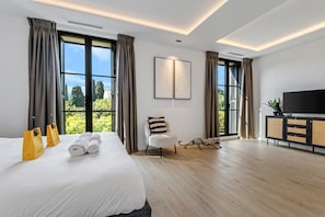 5 chambres, coffres-forts dans les chambres, fer et planche Ă repasser