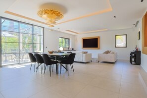 TV - Villa Deva - 5 Bedrooms - Heated Pool (Cannes)