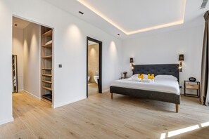 5 bedrooms, in-room safe, iron/ironing board, free WiFi