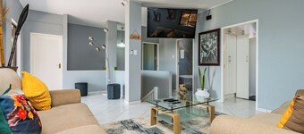 4-bedroom  house in charming Durban North with WiFi, AC. Start your vacation now