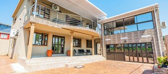 4-bedroom  house in charming Durban North with WiFi, AC. Start your vacation now