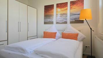 1 Schlafzimmer, Reisekinderbett, kostenloses WLAN, Bettwäsche