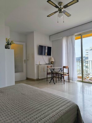 1 chambre, fer et planche à repasser, Wi-Fi, draps fournis