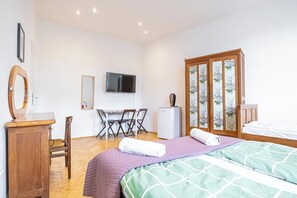 Basic Room | Iron/ironing board, free WiFi - Cozy 4BR Apt Garden Close to Danube (Vienna)