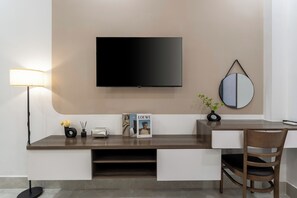 Superior appartement, 1 slaapkamer, uitzicht op de stad | Televisie