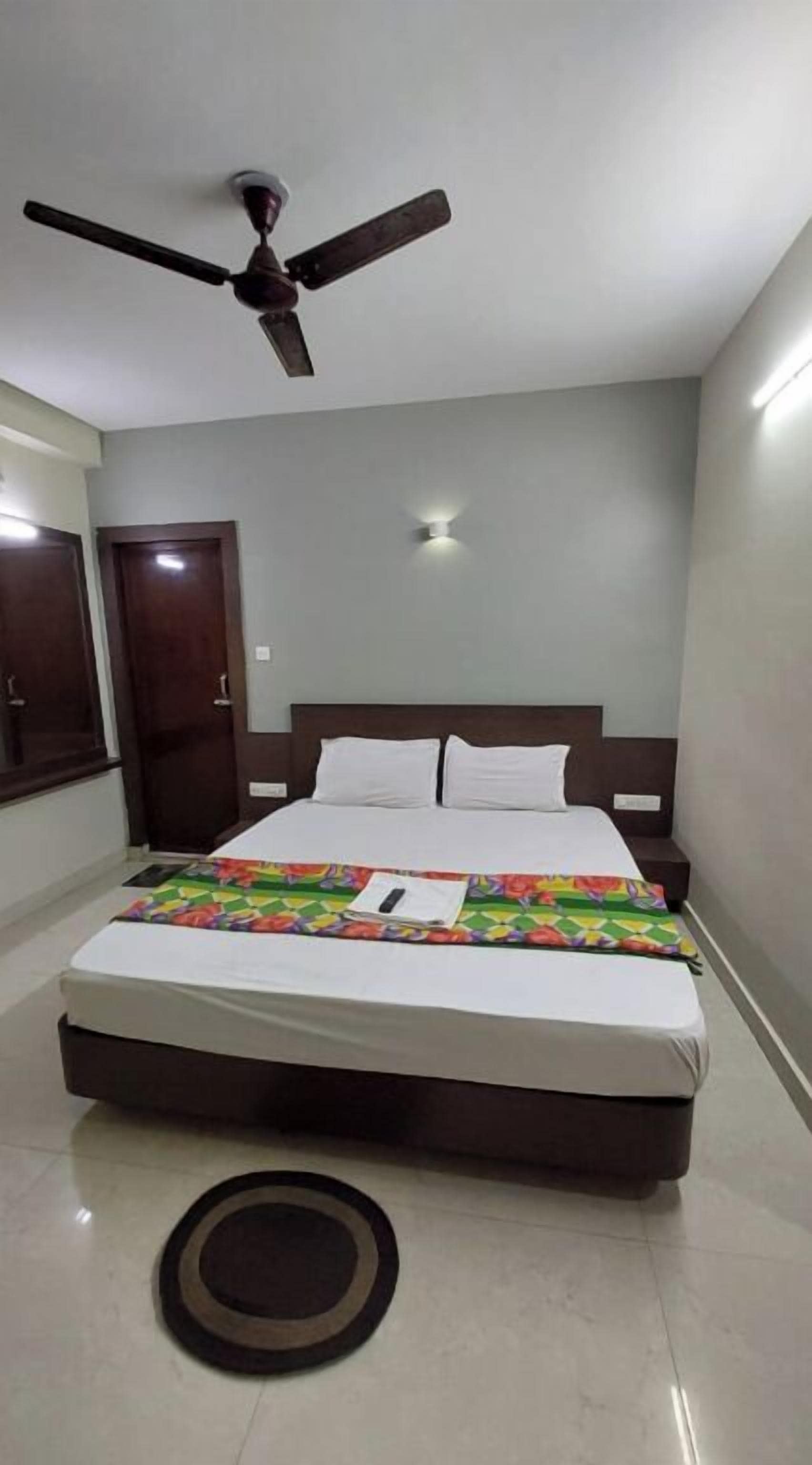 Bureau, Wi-Fi gratuit, draps fournis