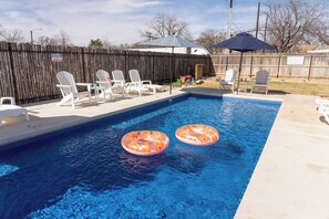 Unclassified image, 4 of 81, button