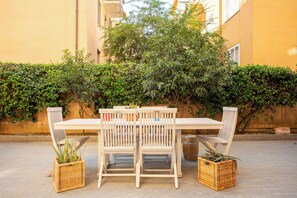 Outdoor dining - Maison Balduina (Roma)