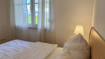 1 bedroom, travel crib, WiFi (free), bed sheets