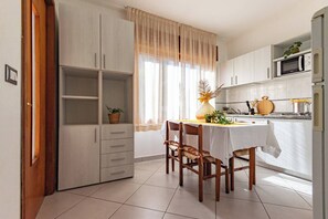 Apartment, 1 Bedroom, Patio, Garden View | Interior