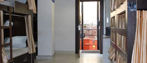 Dortoir PartagĂ© Ăconomique, vue ville