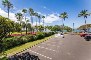 Property grounds - ๐๏ธMaui! Booking Now-2๐ 2๐ Beautiful Oceanview, Great Location Across the Beach๐๏ธ (Kihei)