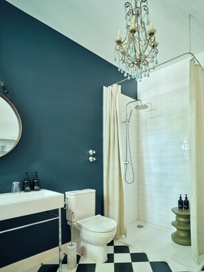 Apartment, Garden View | Bathroom | Free toiletries, hair dryer, towels, soap - Design Apartments am Römerturm (Cologne)
