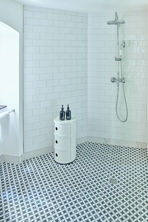 Duplex, Garden View | Bathroom | Free toiletries, hair dryer, towels, soap - Design Apartments am Römerturm (Cologne)