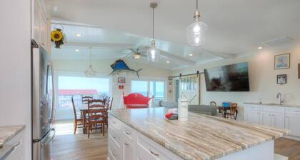 5BR 4.5BA House, 2nd Row, Ocean Views, Dog Friendly, Elevator, Pool, Sleeps 12