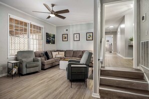 TV, video games, DVD player, offices - Paddlecreek Pool House 4BR+Game Room & Pool! (Northport)