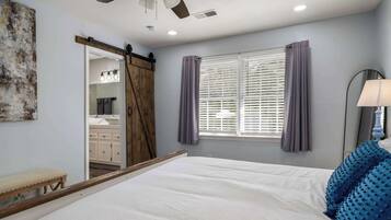 4 bedrooms, desk, iron/ironing board, travel cot