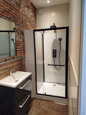 Shower, toilet paper