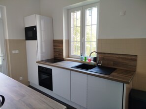 Fridge, microwave, oven, stovetop