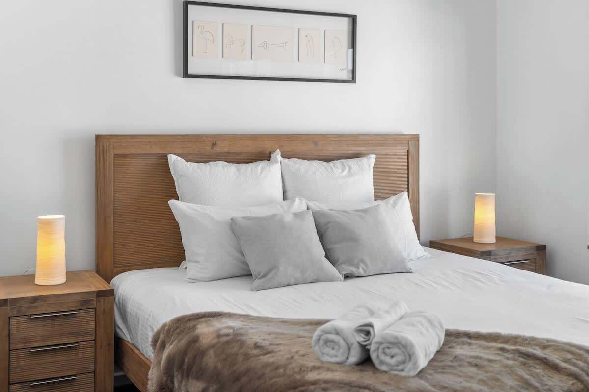 2 bedrooms, bed sheets