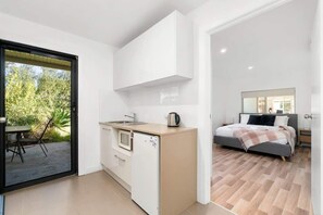 5 habitaciones, tabla de planchar con plancha, wifi y ropa de cama