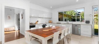 The Spacious & Elegant Vacation Haven - Glenside