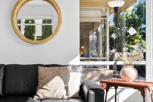 The Spacious & Elegant Vacation Haven - Glenside