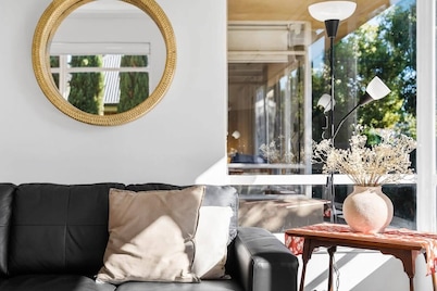 The Spacious & Elegant Vacation Haven - Glenside