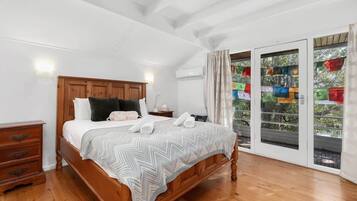 5 habitaciones, tabla de planchar con plancha, wifi y ropa de cama