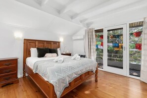 5 habitaciones, tabla de planchar con plancha, wifi y ropa de cama