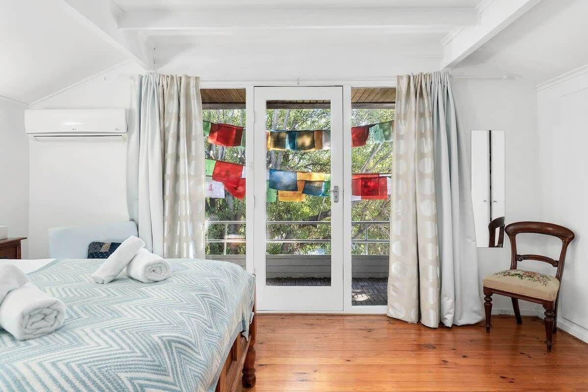 5 habitaciones, tabla de planchar con plancha, wifi y ropa de cama 