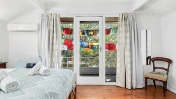 5 habitaciones, tabla de planchar con plancha, wifi y ropa de cama