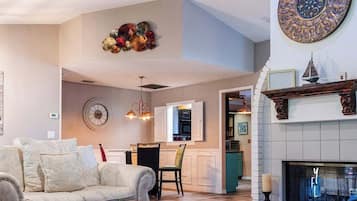 Fernseher, Kamin, Arbeitsbereiche