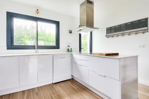 Réfrigérateur, micro-ondes, four, lave-vaisselle