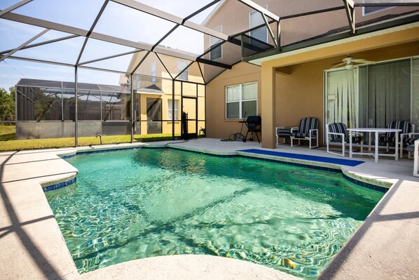 Indoor pool - Davenport Getaway, 4BR with Pool (Davenport)