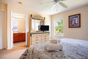 4 bedrooms, iron/ironing board, free WiFi, bed sheets - Davenport Getaway, 4BR with Pool (Davenport)