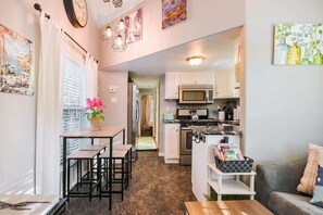 Fridge, microwave, oven, stovetop - Tiny Home with Mountain Views, BBQ & Family Perks! (Woodland Park)