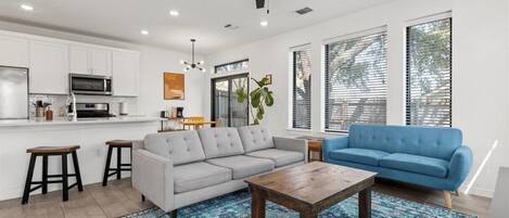 Una televisión, una oficina