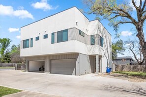 Exterior - Spacious 3BR Gem in Sought-After Austin Locale! (Austin)