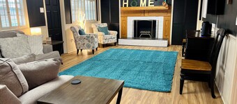 3-bedroom immaculate home in lovely Melbourne with WiFi, fitness room, AC