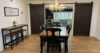 3-bedroom immaculate home in lovely Melbourne with WiFi, fitness room, AC