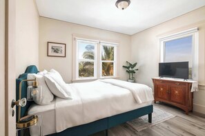 2 habitaciones, escritorio, tabla de planchar con plancha y wifi 