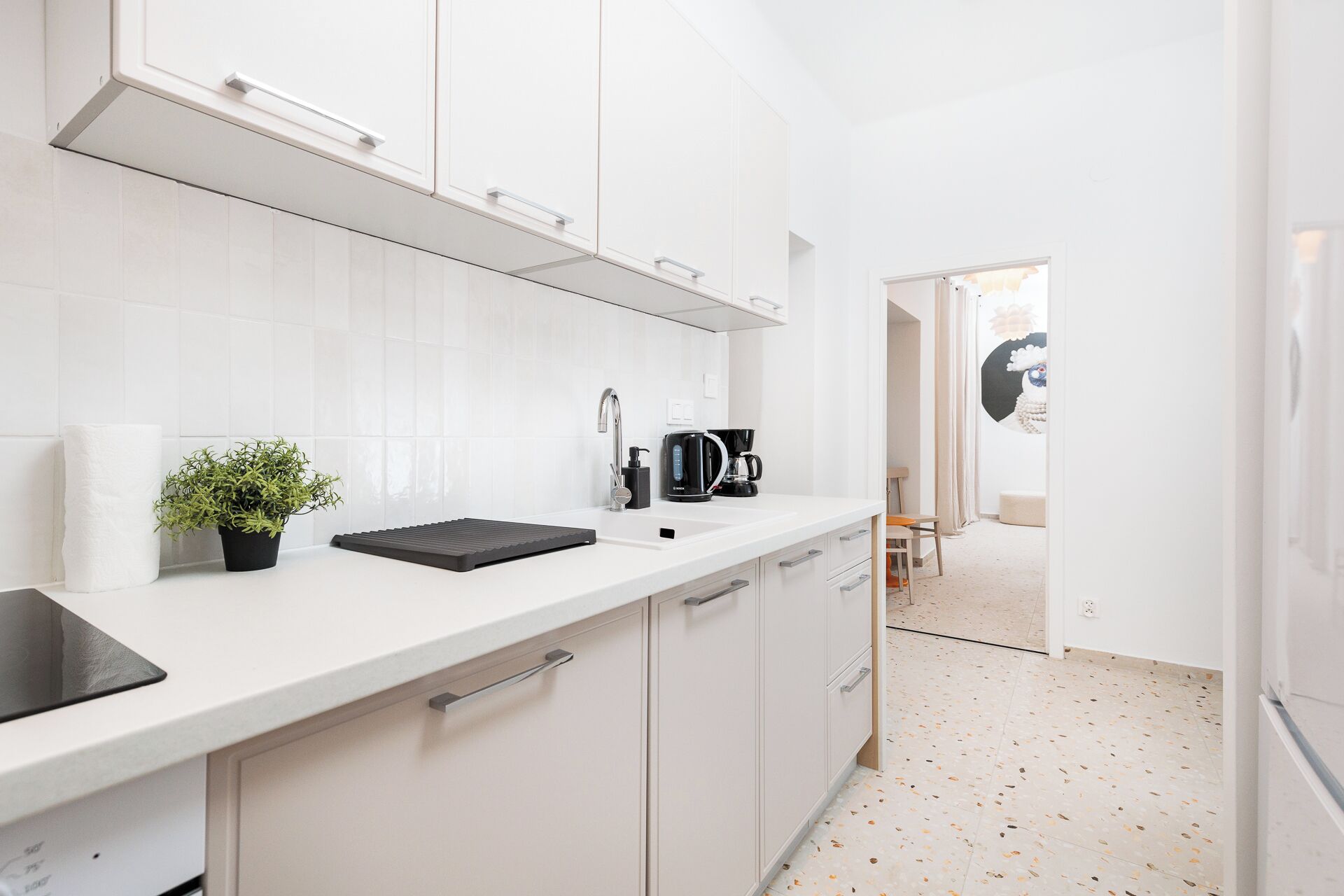 Comfort Apartment | Private kitchenette | Fridge, oven, stovetop, cookware/dishes/utensils